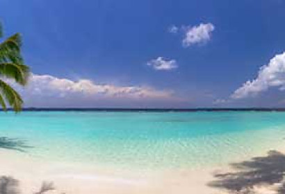 Tapeta Beach panorama at Maldives 102390473